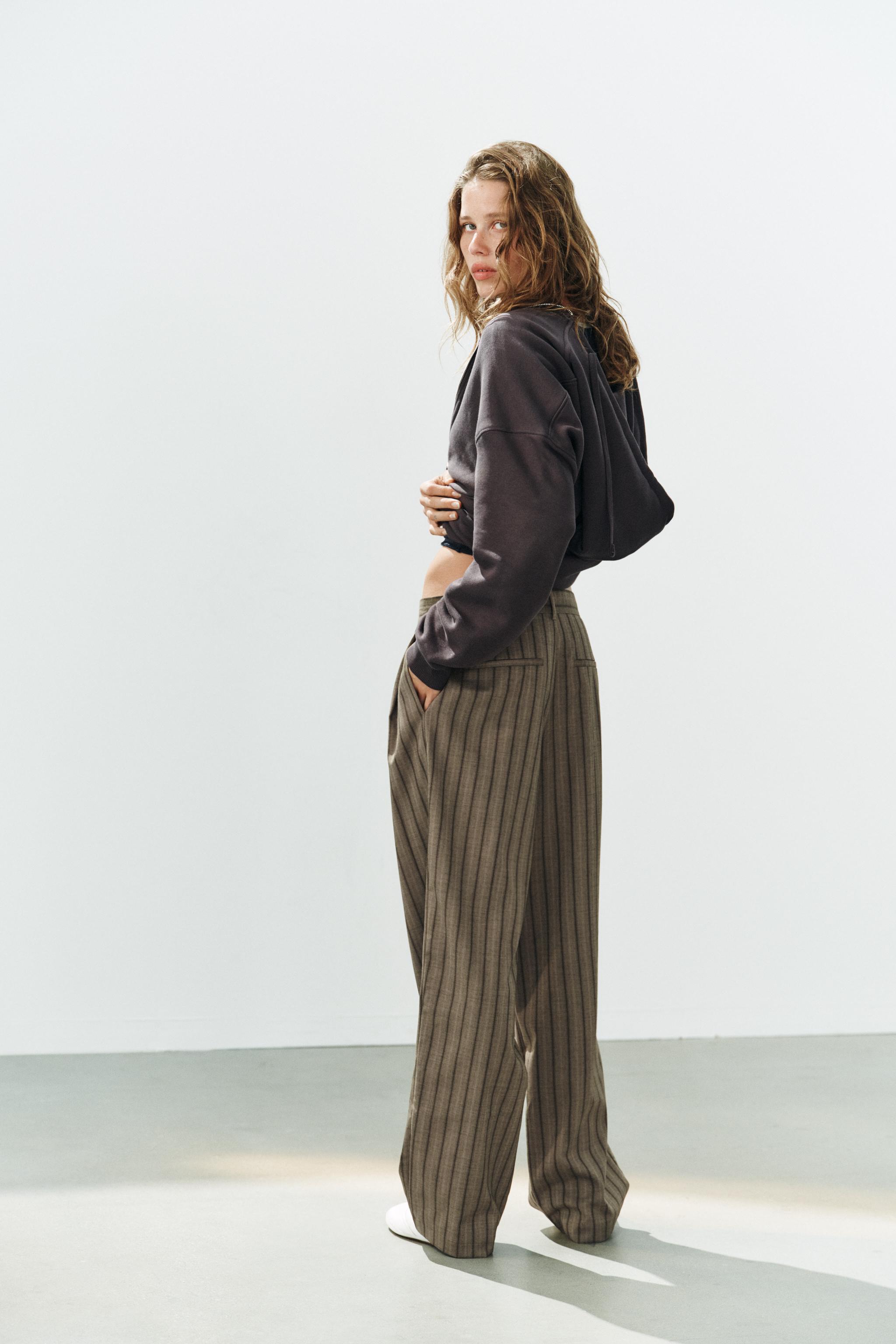 PANTALON À PLIS RAYURES